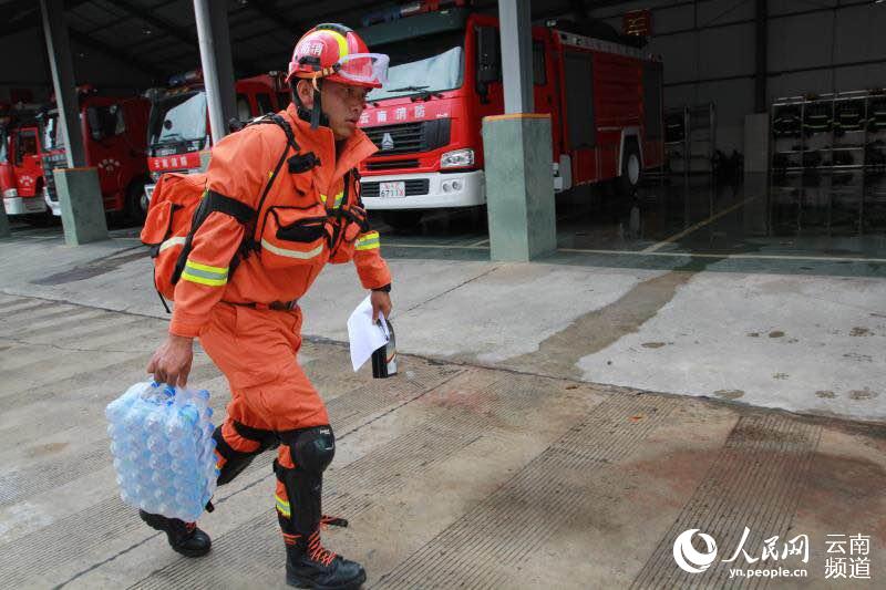 11月6日玉溪地震最新动态，多方观点碰撞与个人立场阐述